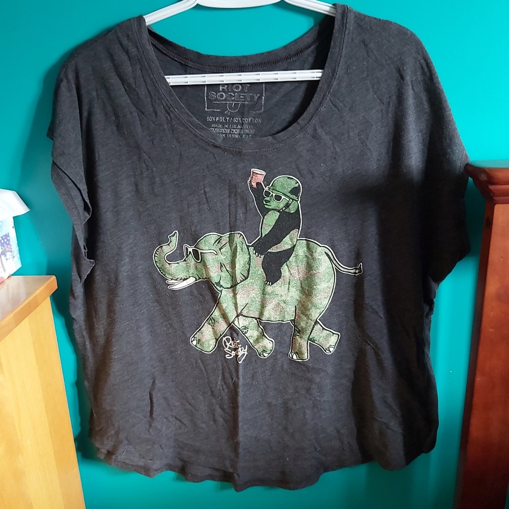Graphic tee - Picture 1 of 3